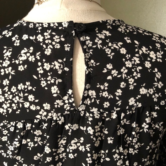 Moa Moa Black with White Flowers Blouse Sz NWOT - Picture 5 of 9
